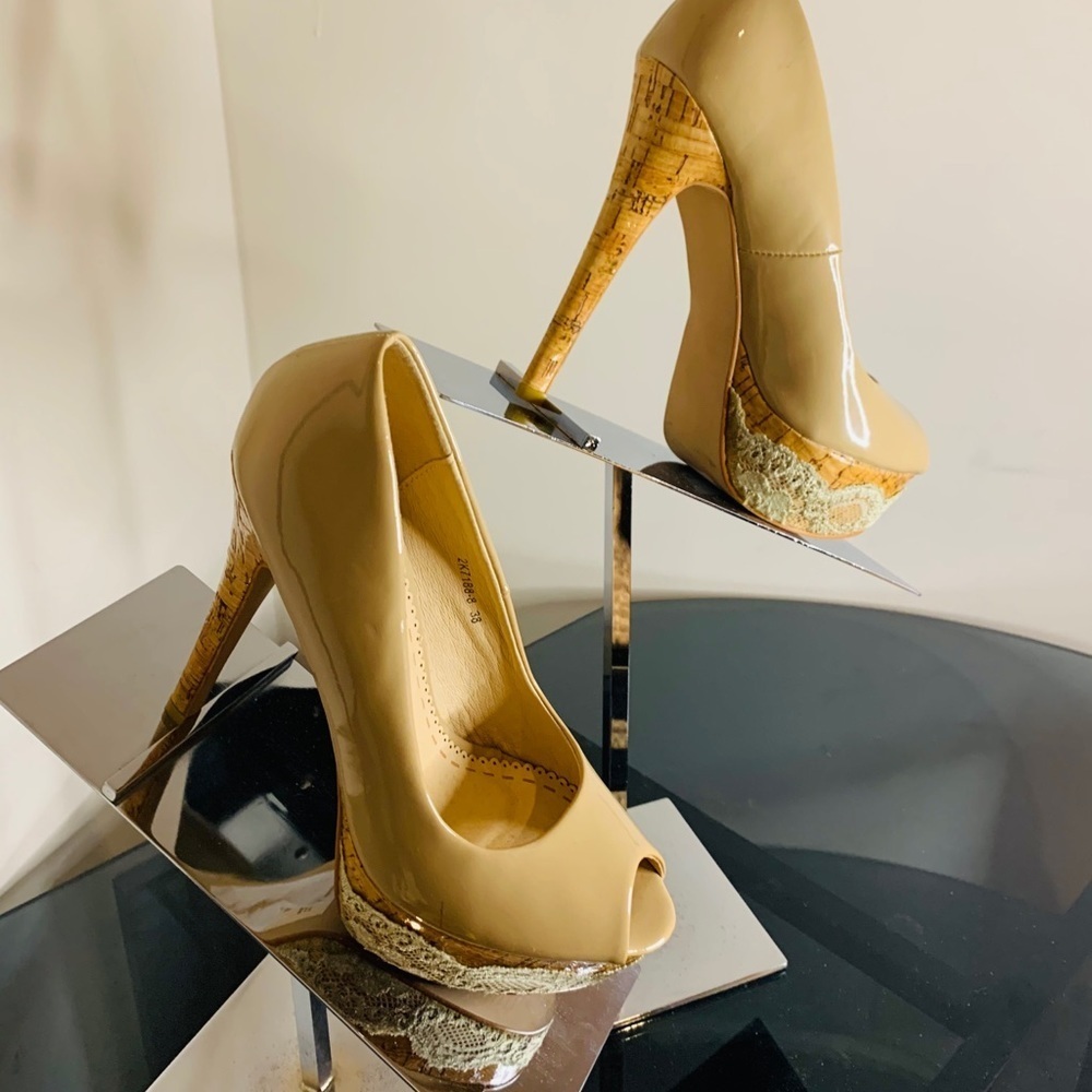 S48- 💰💰SALE💰💰  Noblez Beige Platforms w Lace size 8